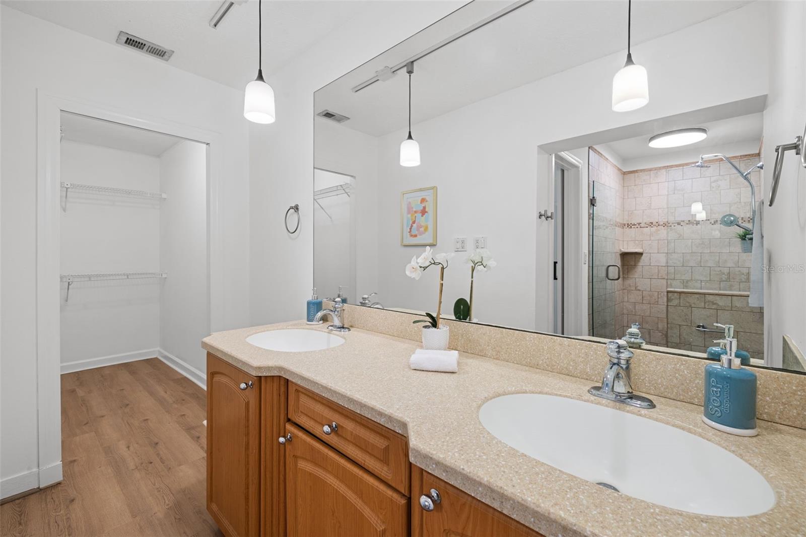 3913 W Eden Roc Circle