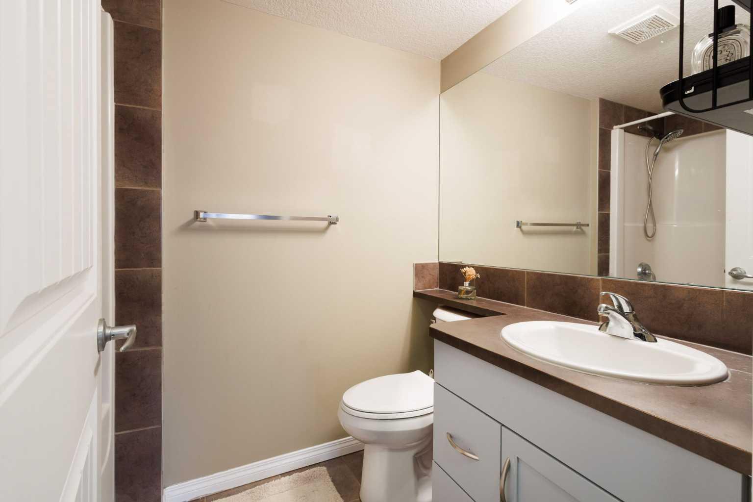31 Country Village Manor NE 4301