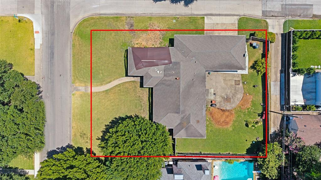 Fantastic 0.3443 acre lot in the heart of Lakewood. Original 1961 home still remains on the oversized, level, 100 x 150 lot at the SW corner of Wabash Cir and West Shore Dr. This prime lot and location offers a rare chance to build your dream home. Value is in the land, the interior of the proeprty will be shown by request only.