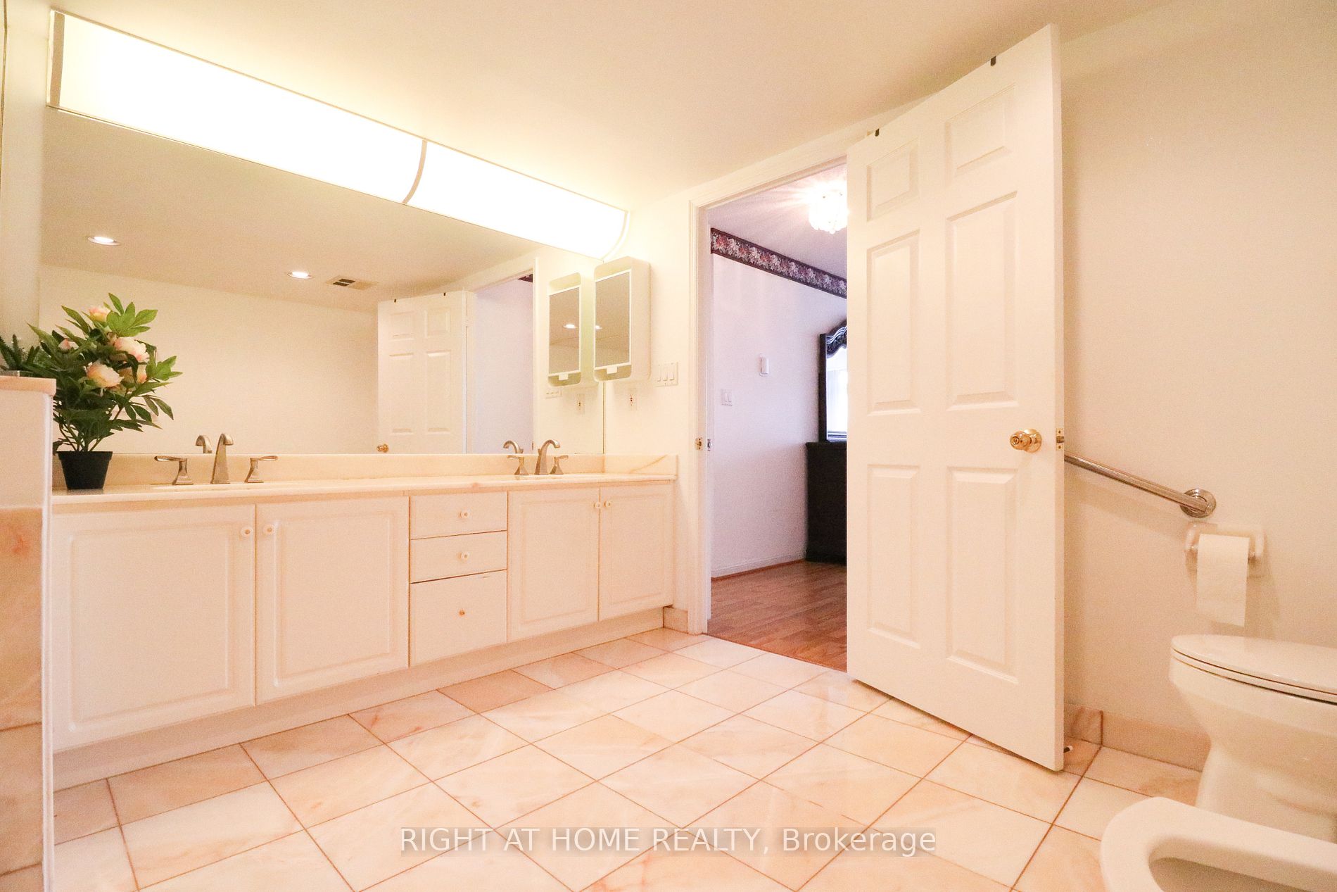 610 Bullock Dr 415