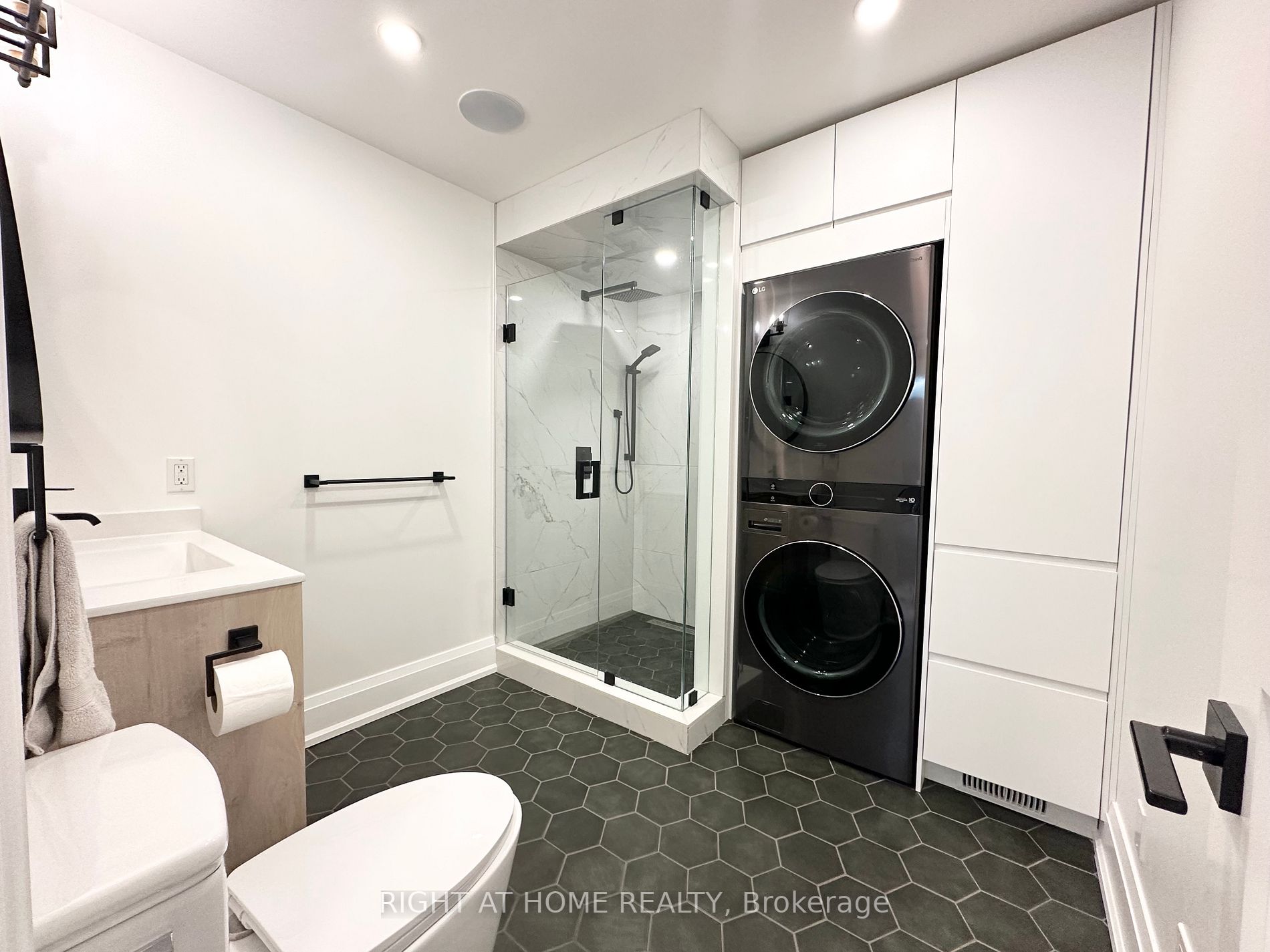 36 Littlewood Cres