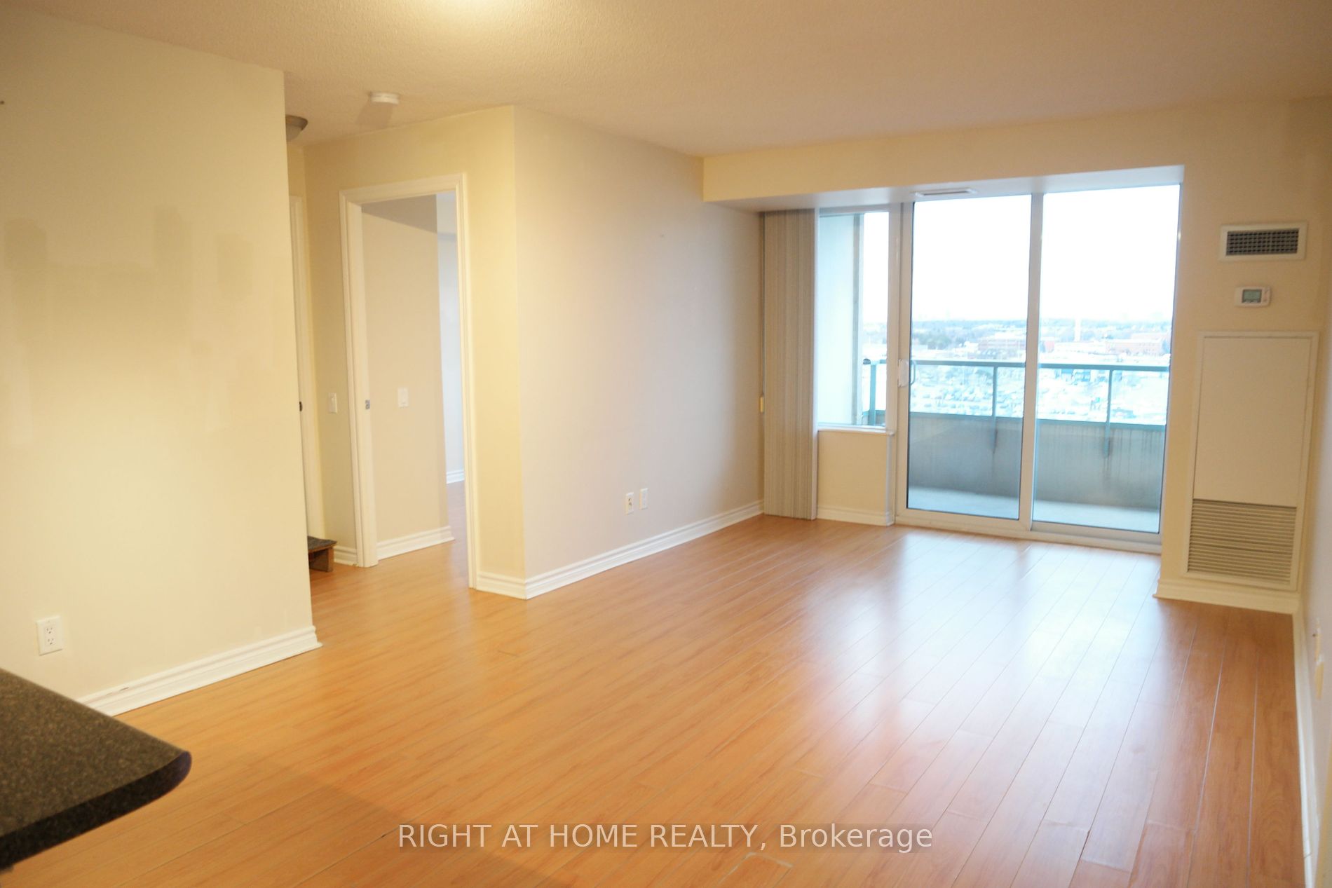 61 N Town Centre Crt 1004