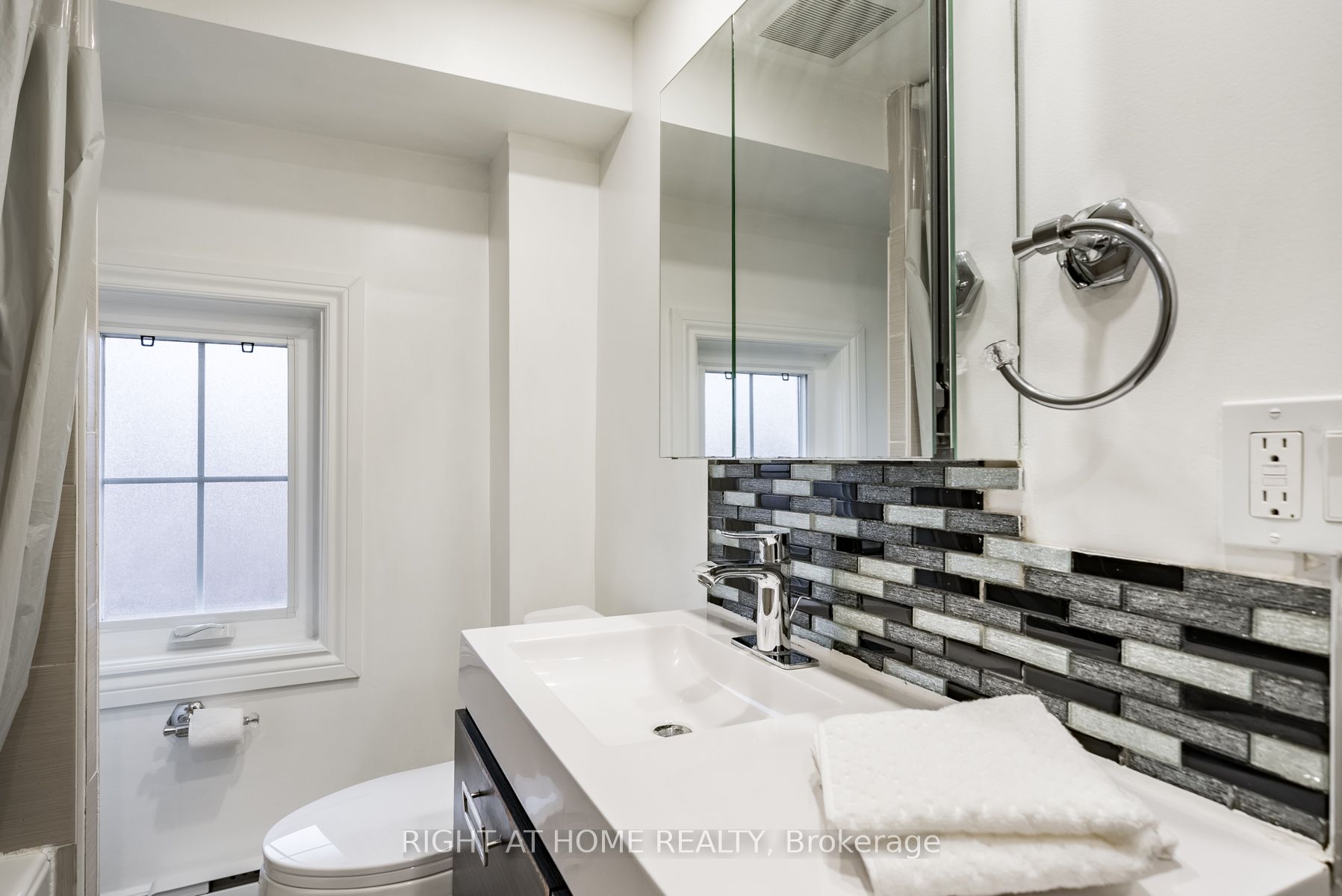 124 Guelph St