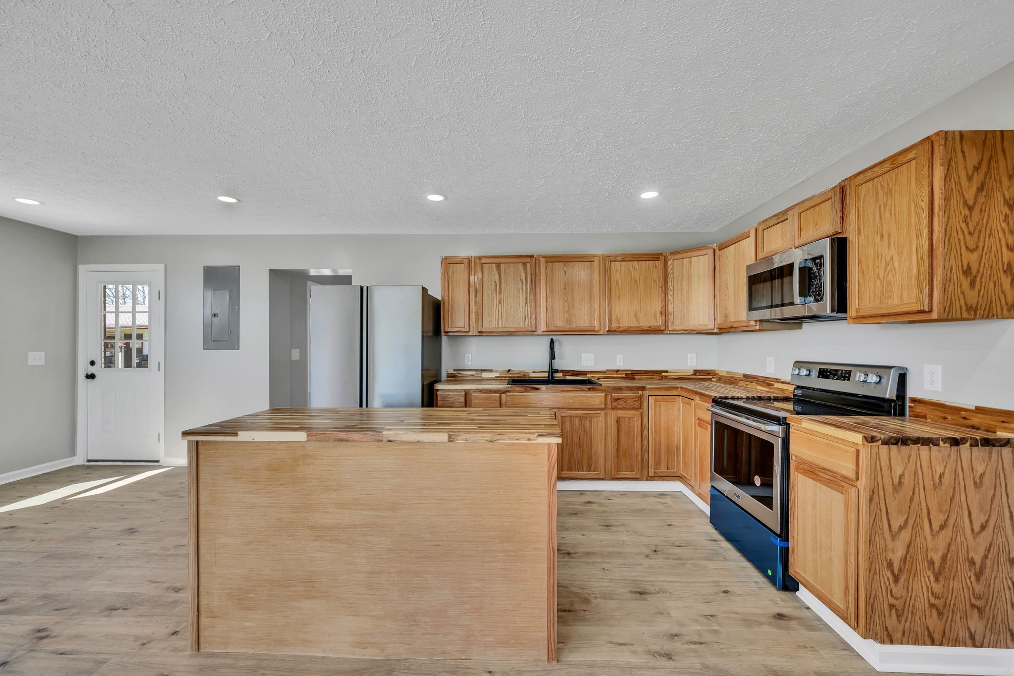 435 Carman Ave