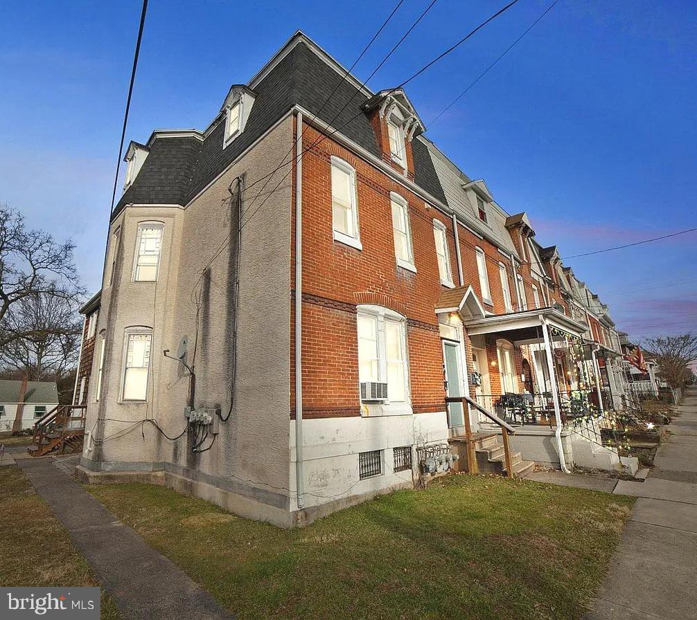 301 EVine St  