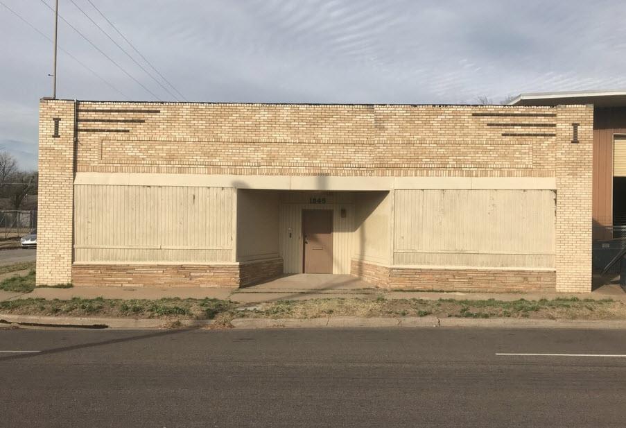 4,700 SQ FT Historic Commercial Corner Lot Building – $349,000   1845 Linwood Blvd, Oklahoma City

This historic 1946 brick building offers 4,700 sq ft of commercial space on a prominent corner lot — ready for redevelopment or adaptive reuse. Priced at under $75 per sq ft, this property presents a rare opportunity to bring your vision to life in a solid, character-filled structure.

Property Highlights:
New TPO (rubber) roof
Updated electrical service
Utilities active: electric, water, and gas
Interior partitions cleared and ready for build-out
Includes two restrooms and a commercial restaurant range hood
Paved and fenced rear yard
Second curb cut in place — ideal for adding a 12' overhead door

Whether you're planning a retail storefront, creative workspace, or restaurant concept, this blank-slate commercial property offers the location, structure, and value to make it happen.