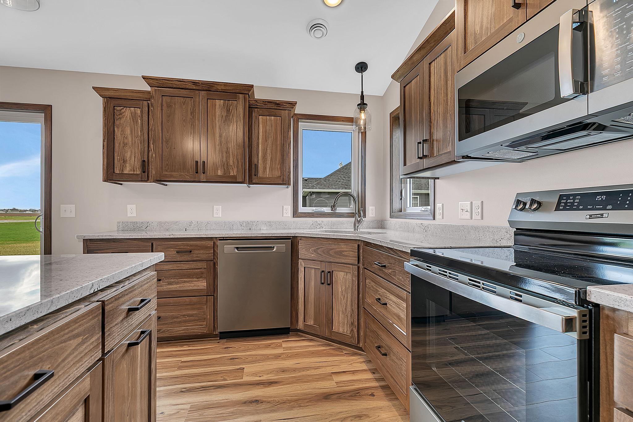 2000 Sandstone Loop N