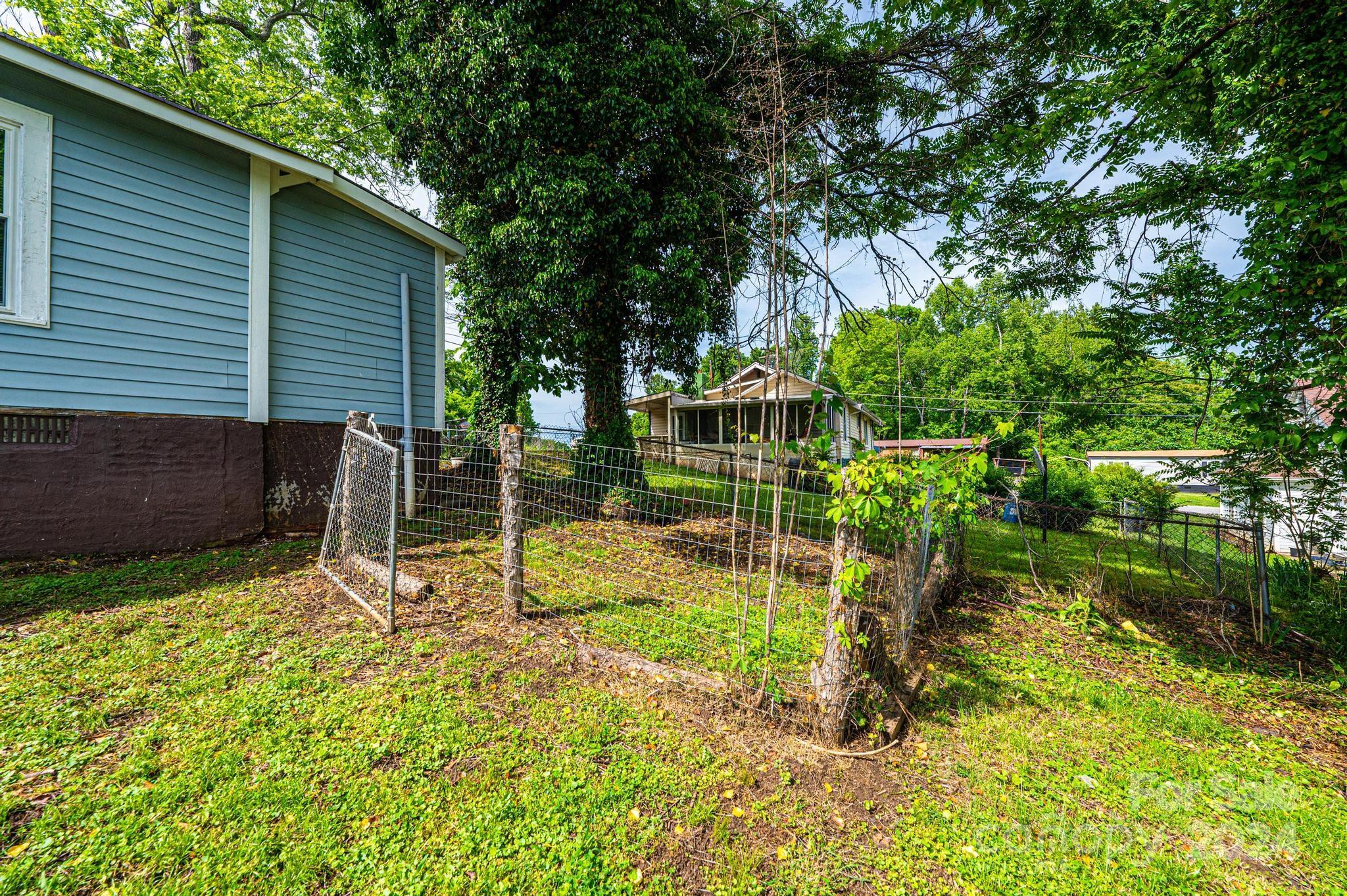 612 Center Street NW