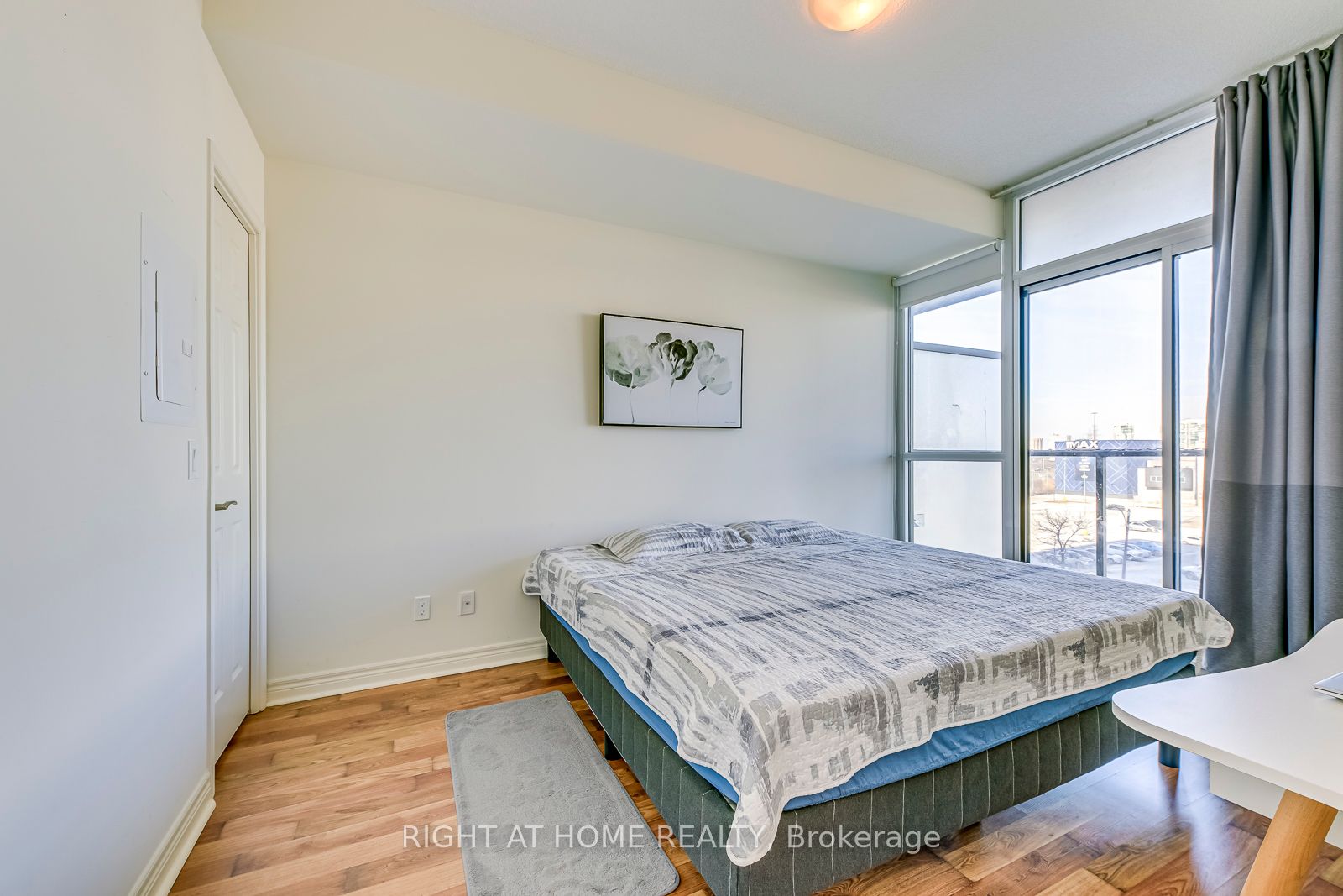 339 W Rathburn Rd 601