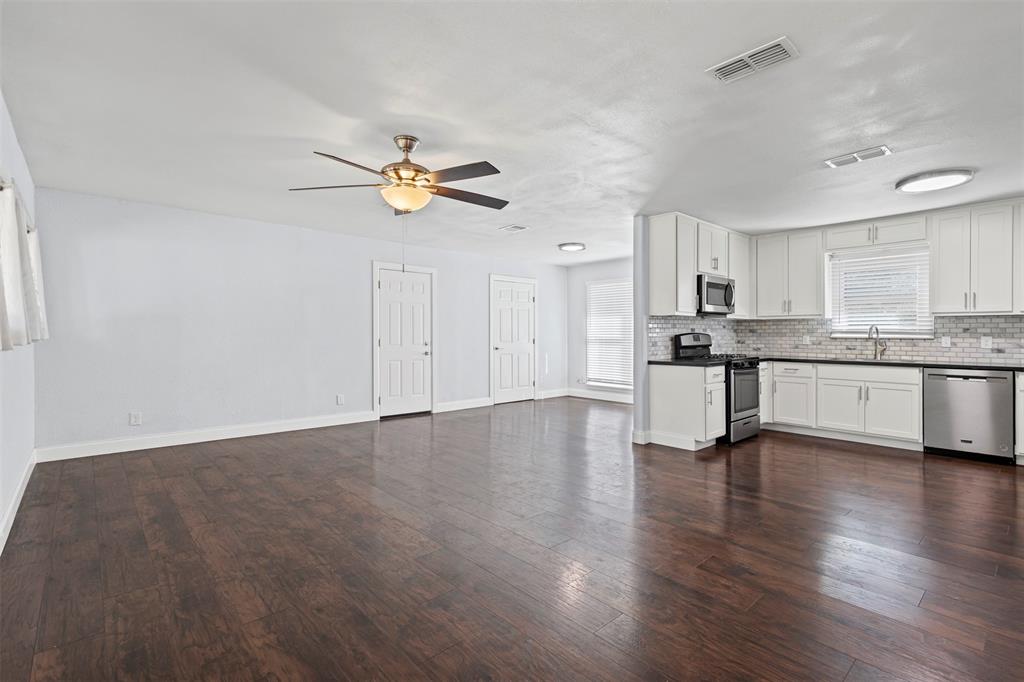 3350 Kingsbury Avenue