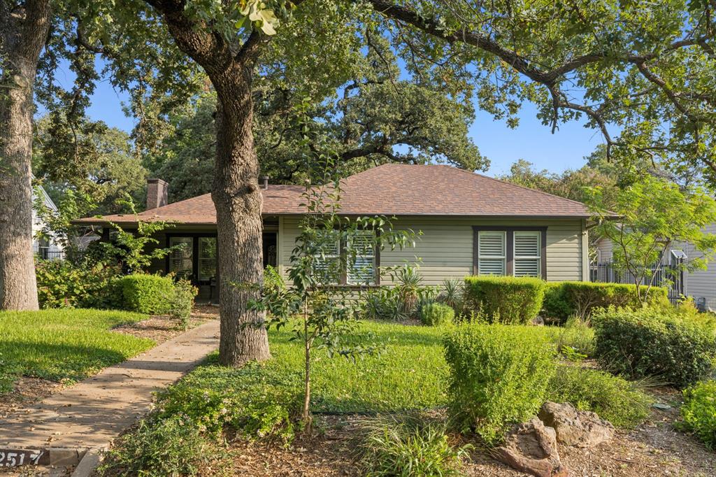 Charming Oakhurst Bungalow 2 Bed, 1 Bath, Gated Driveway.  
Welcome to this adorable 2 bedroom, 1 bath home in the highly sought-after Oakhurst neighborhood. From the moment you arrive, you’ll fall in love with the meticulously maintained, lush front landscaping that gives this property exceptional curb appeal.  Inside, you’ll find a bright and inviting floor plan featuring a freshly updated kitchen with new floors, cozy living spaces, and two comfortable bedrooms. The home has been lovingly maintained and offers the perfect blend of character and convenience.  Enjoy the privacy and security of a gated driveway entry, along with a charming backyard space that’s ideal for relaxing, gardening, or entertaining.  This home is move-in ready and offers an incredible opportunity to own in one of Fort Worth’s most established and desirable neighborhoods.