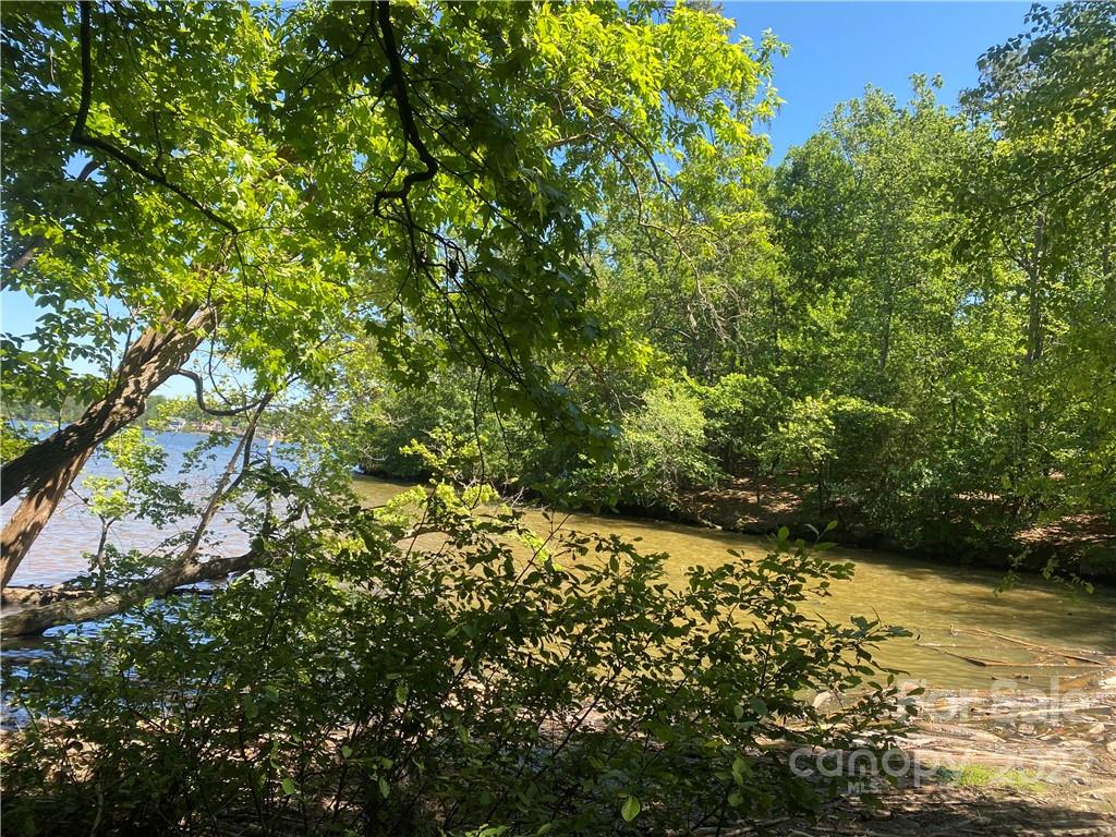 Waterfront lot in desirable Edgewater on Lake Tillery. This gated community boasts a lovely clubhouse, Olympic sized pool, waterfront pavilion with sandy beach, community boat ramp and so much more!
(One of the sellers is a licensed real estate agent.)