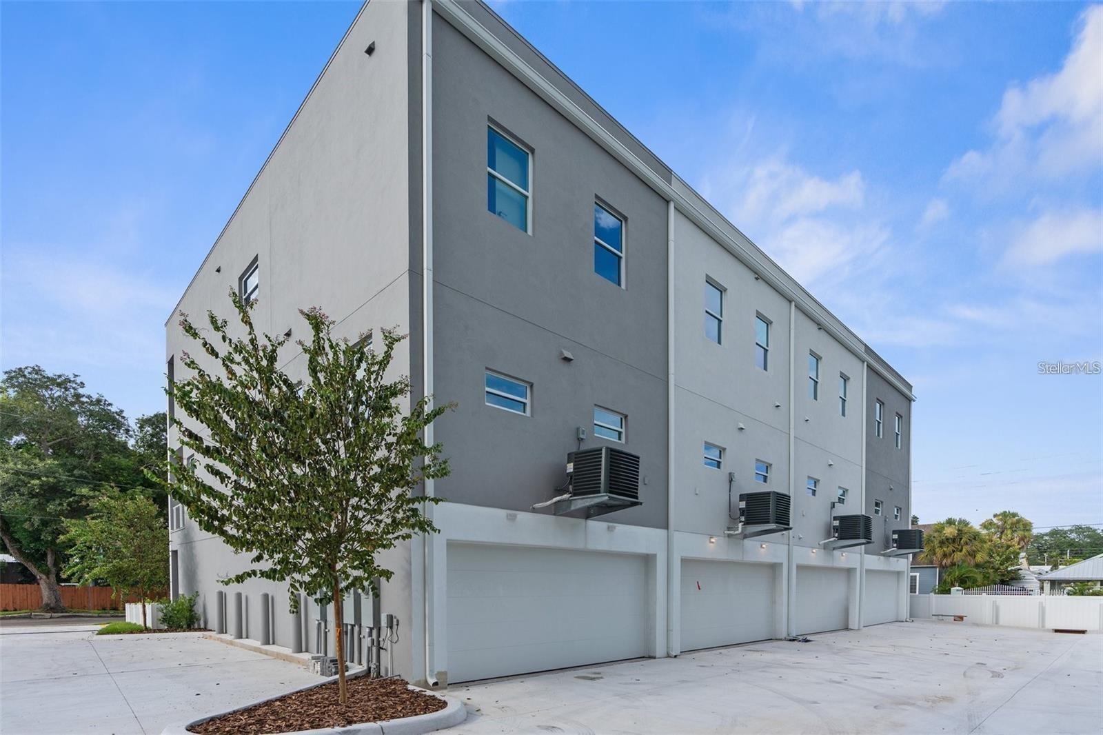 102 W Adalee Street 3