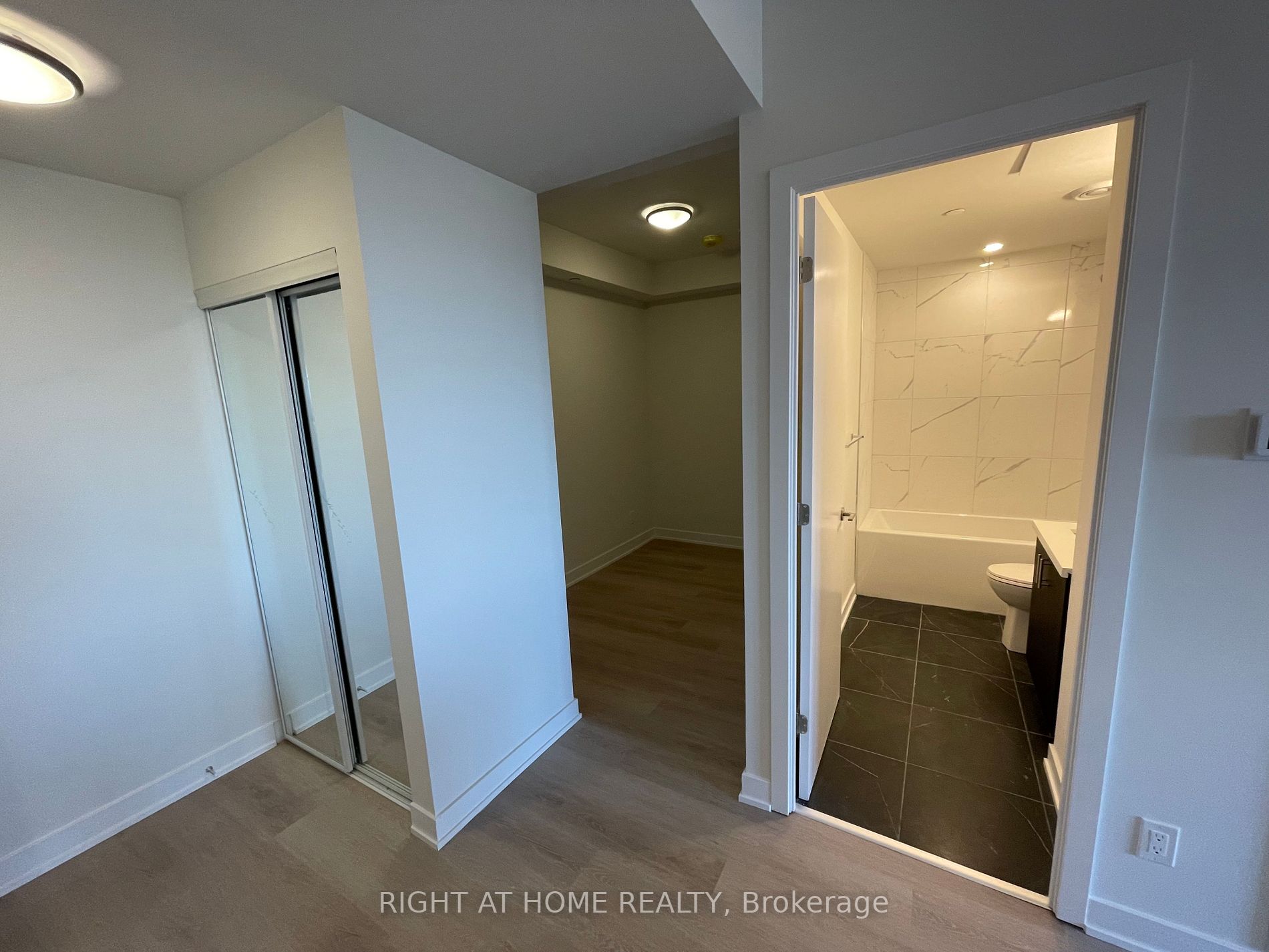 15 Ellerslie Ave 807