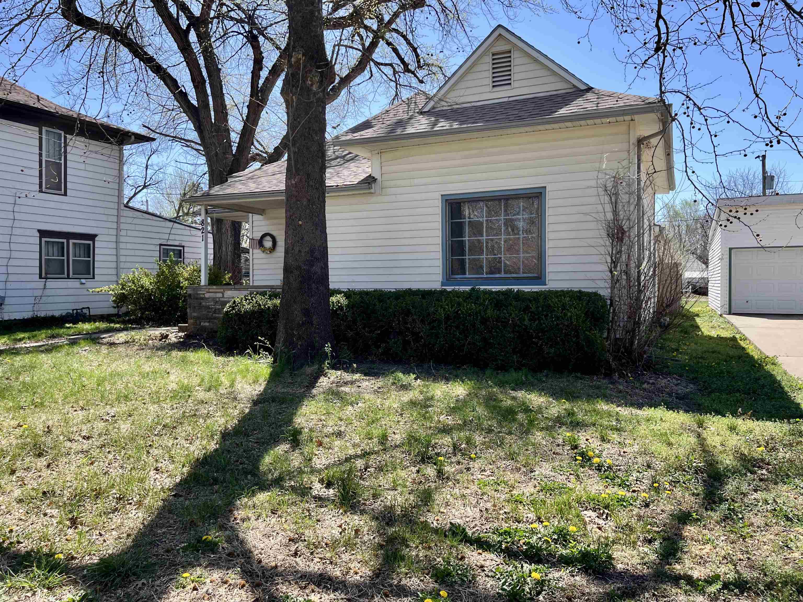 821 E 10th