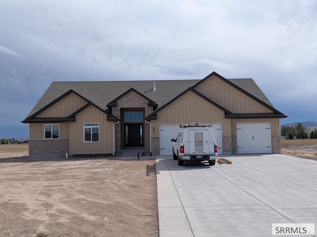 681 Glacier Ave