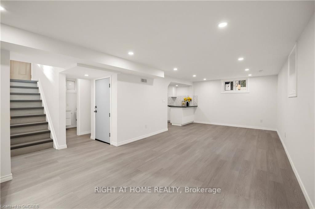 60 Champlain Ave Lower U