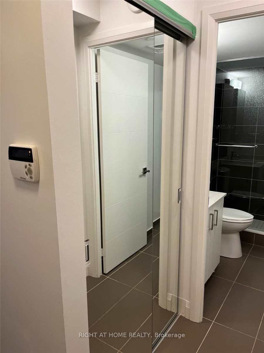 18 Uptown Dr 529