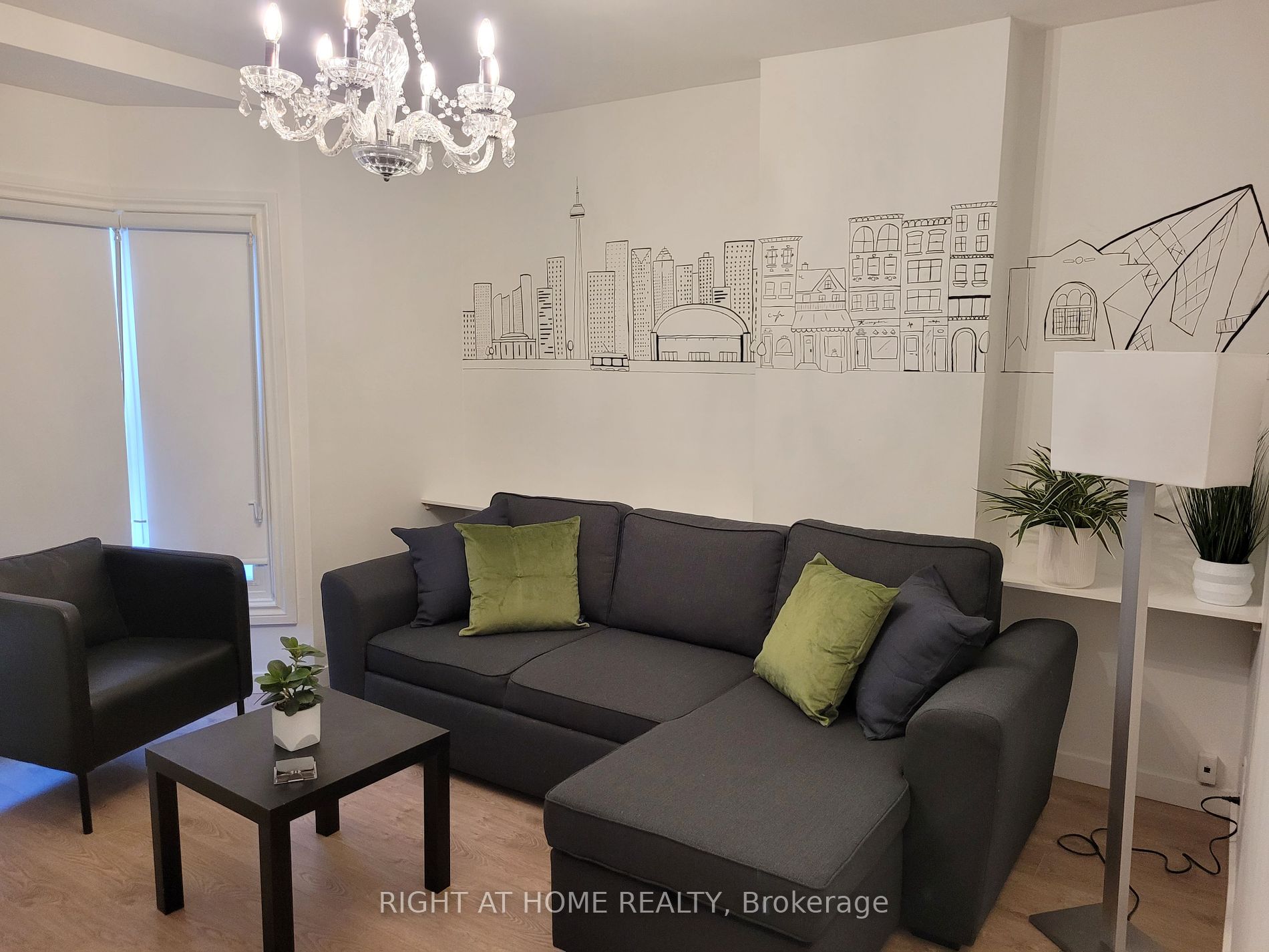1054 Dufferin St 2nd Flr
