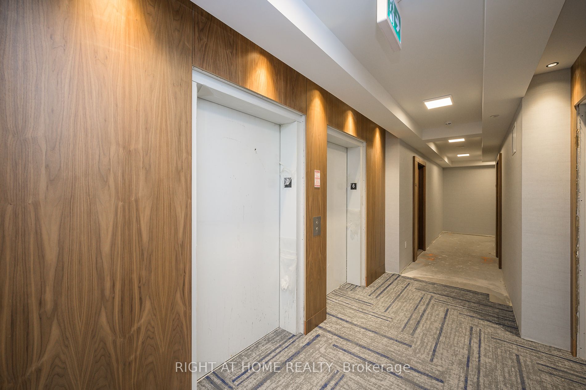 509 W Dundas St 605