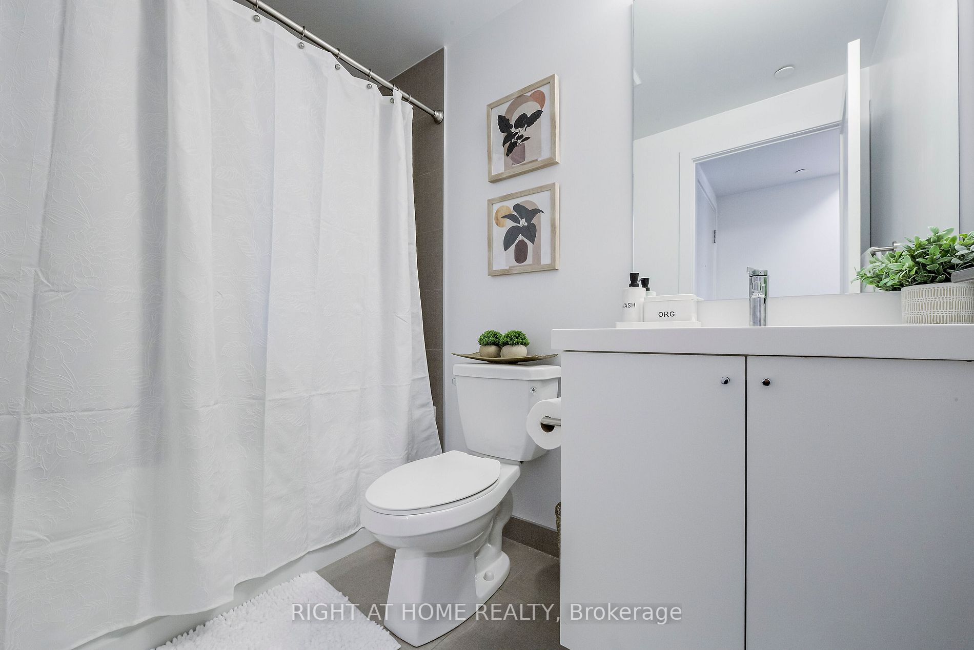 2550 N Simcoe St 438,000