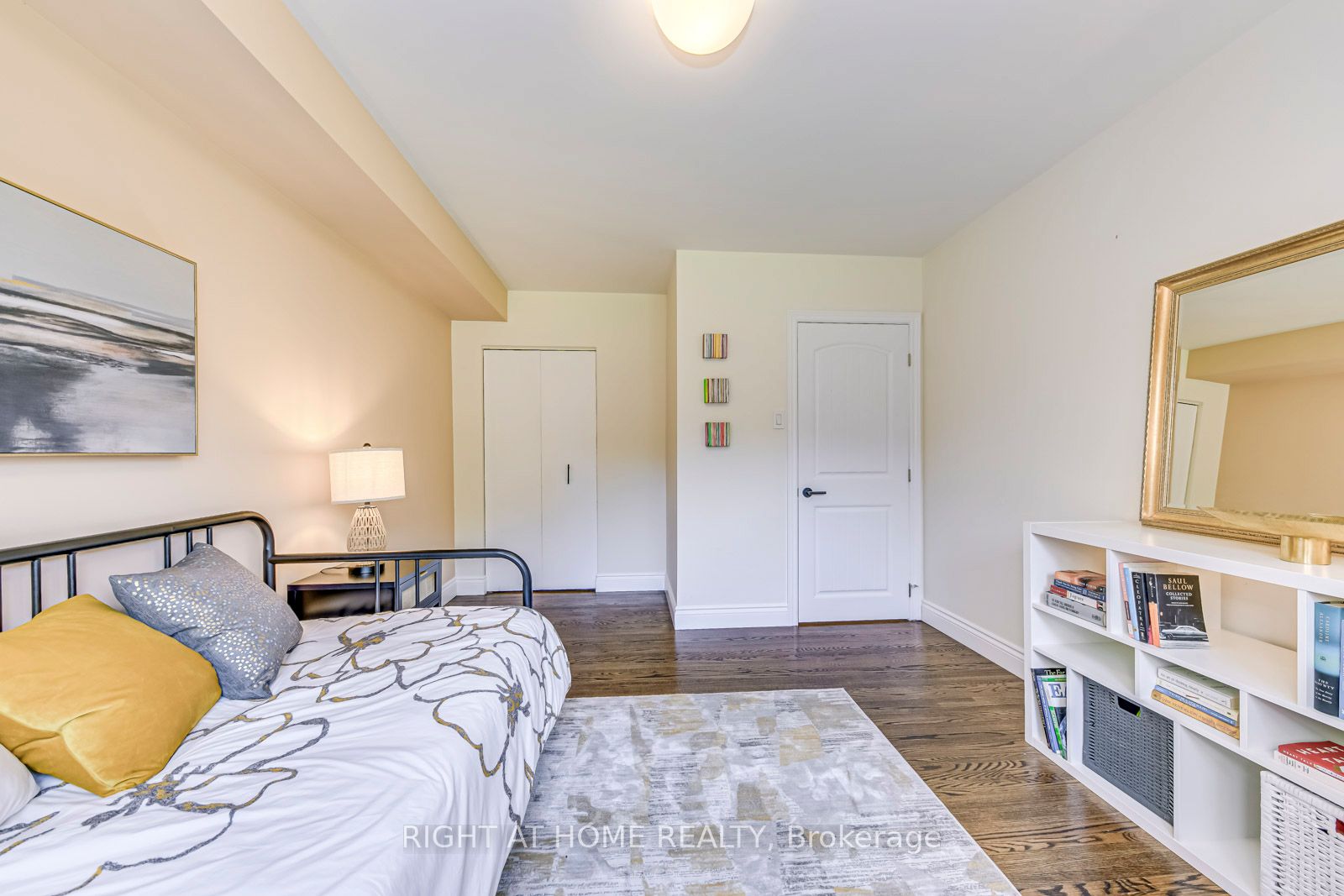 1306 Napier Cres