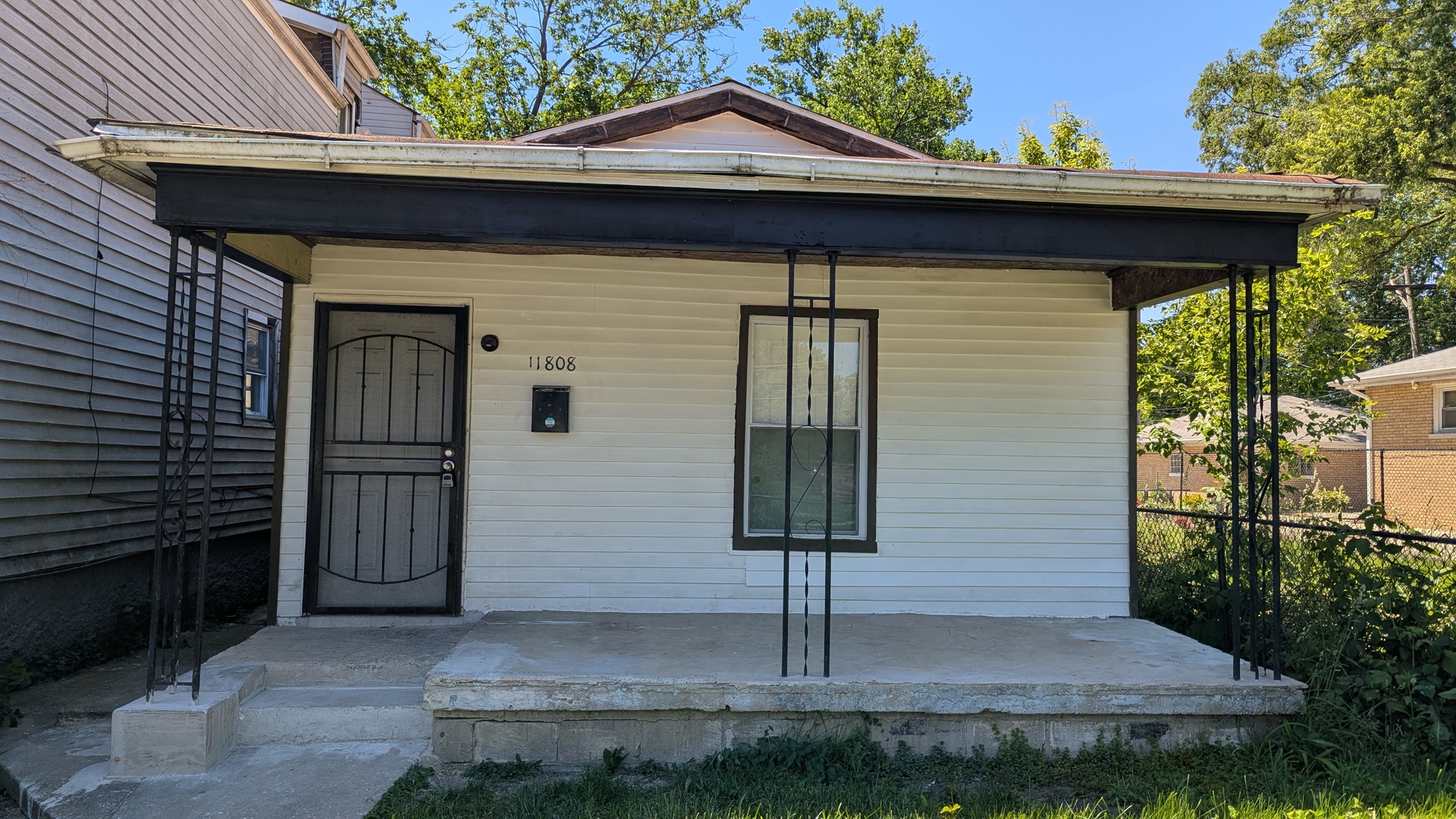 BEAUTIFULLY REMODELED FIVE BEDROOM SPLIT LEVEL HOME WITH 1.1 BATHS AND A HUGE OVERSIZED GARAGE. OPEN CONCEPT KITCHEN WITH ALL NEW APPLIANCES. LAUNDRY HOOKUPS IN FINISHED BASEMENT. FHA AND VA BUYERS WELCOME!