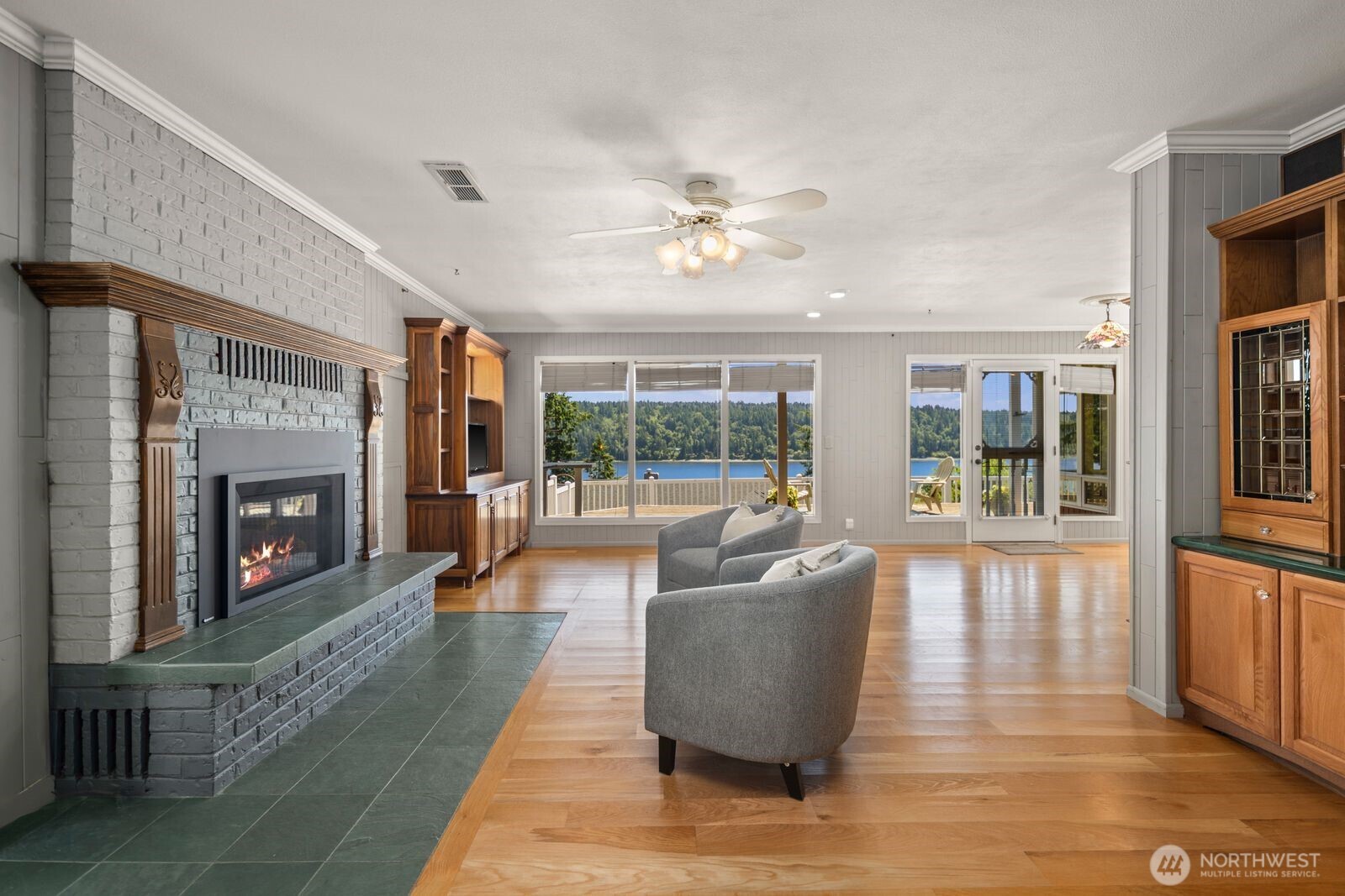 6899 Navajo Trail NE