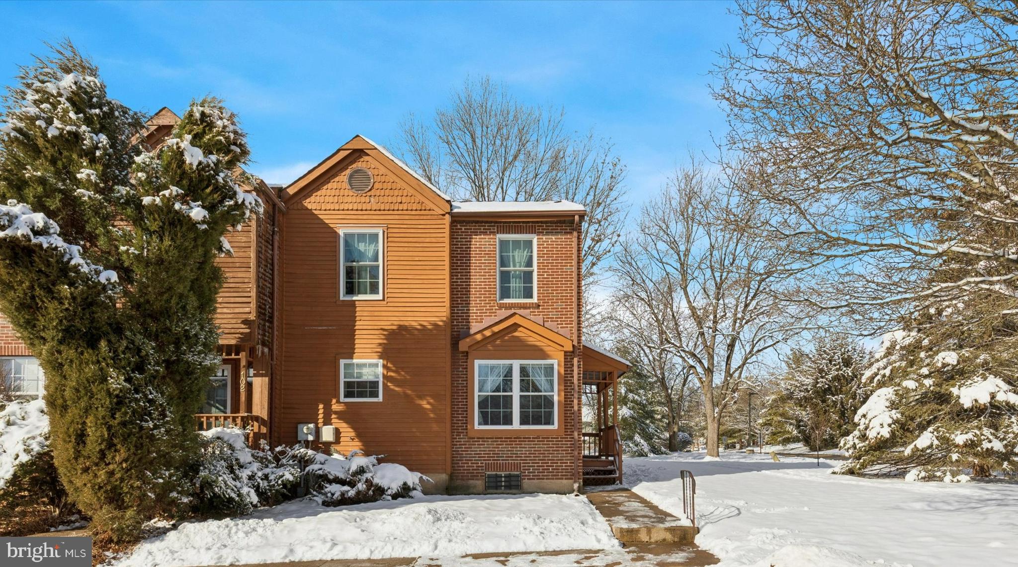 100 Magnolia Ct  