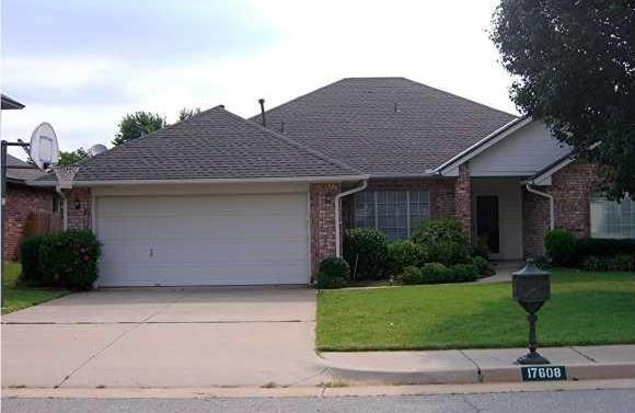 Edmond home in established Durbin Hills addition.  This 4 bed 2.5 bath features hardwood floors in entry, kitchen and dinette.  Many ceiling fans, granite counter tops and large bedrooms.