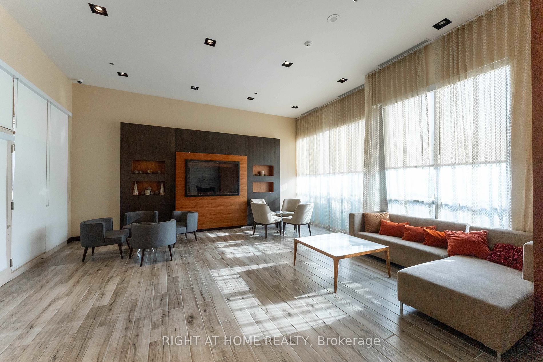 50 Town Centre Crt 1101