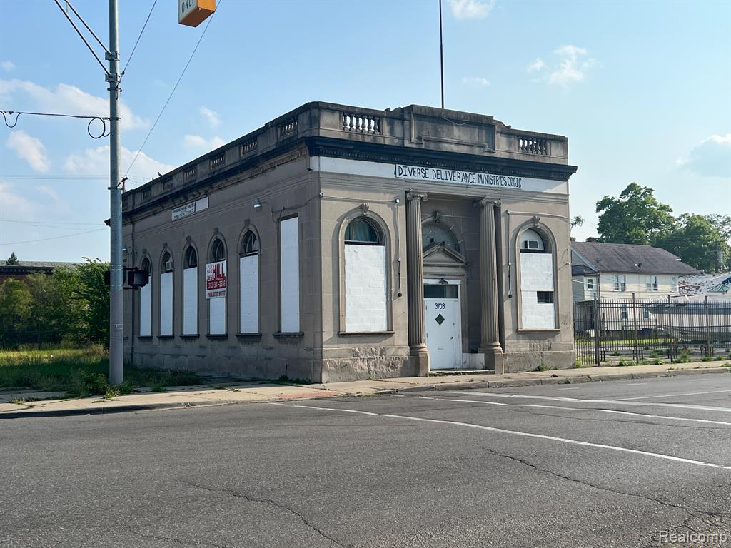 3703 - 3711 Fenkell