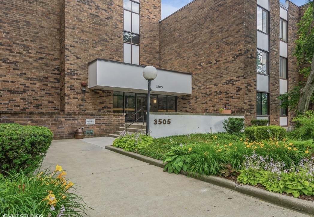 3505 Lakeview Drive 105