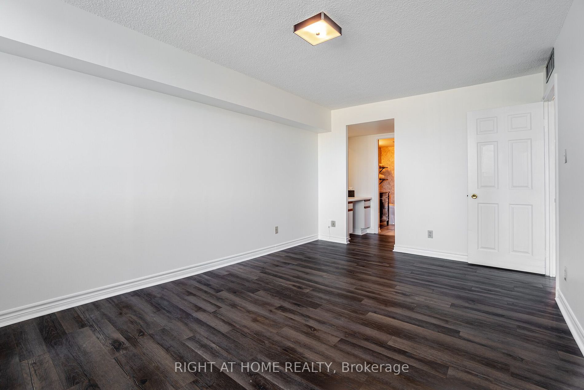 1230 Marlborough Crt 208