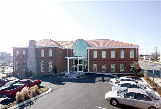 Prime Medical Office Space for Lease – 2001 Charlotte Ave, Nashville, TN. NNN lease available.Unlock the potential of your practice with this exceptional 1,250 SF medical office suite located in the heart of Midtown Nashville. Positioned along the vibrant Charlotte Avenue corridor, this property offers unmatched visibility, accessibility, and convenience for healthcare professionals seeking a turnkey solution.
Property Highlights:
•  Size: 1,250 SF – ideal for boutique medical, dental, or wellness practices
•  Parking: Dedicated on-site parking available for staff and patients
•  Buildout: Functional layout with private exam rooms, reception area, and administrative space
•  Location: High-traffic area near major hospitals, medical centers, and downtown Nashville
•  Zoning: Medical/Office use permitted
•  Connectivity: Easy access to I-40, I-65, and public transit
Why 2001 Charlotte Ave? This location places your practice within minutes of Ascension Saint Thomas, Centennial Medical Center, and Vanderbilt University Medical Center. Surrounded by thriving retail, dining, and residential developments, it’s a strategic spot to grow your patient base and enhance your brand presence.