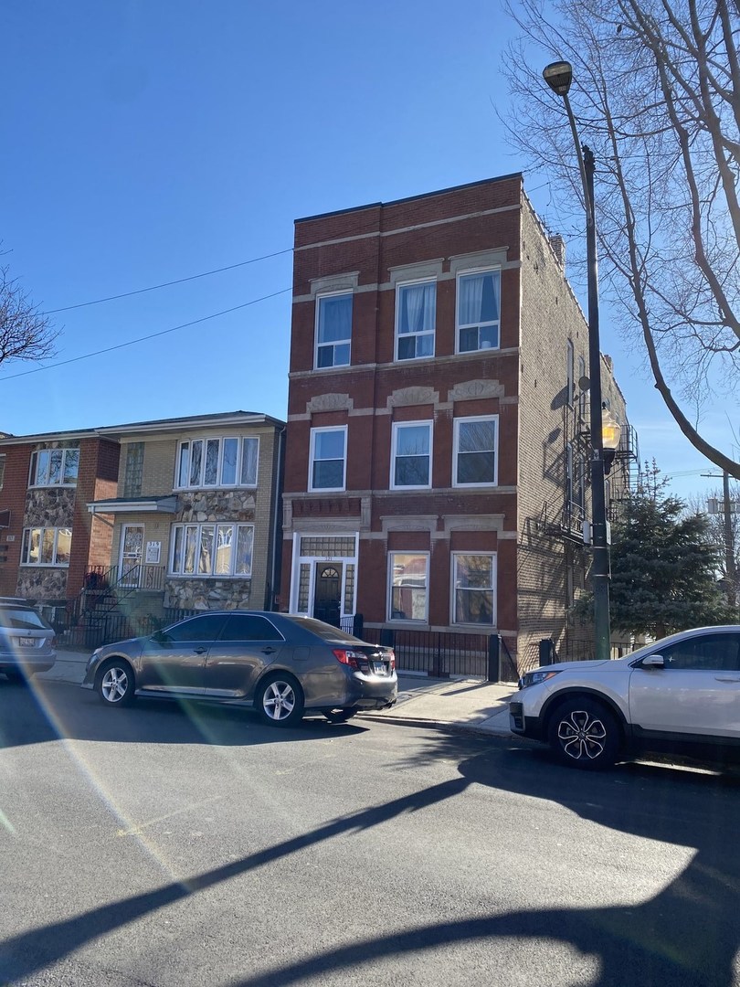 Updated rental available for move-in today!! This 2-bedroom, 1-bathroom apartment offers a welcoming living space with abundant natural light and hardwood floors throughout, creating a warm and comfortable atmosphere. This well-maintained apartment provides a convenient and stylish city living experience. Its two bedrooms and modern amenities make it the perfect place to call home, and it's conveniently situated near a variety of restaurants, parks, and cultural attractions, ensuring that everything you need for a vibrant urban lifestyle is right at your doorstep. Laundry in building!