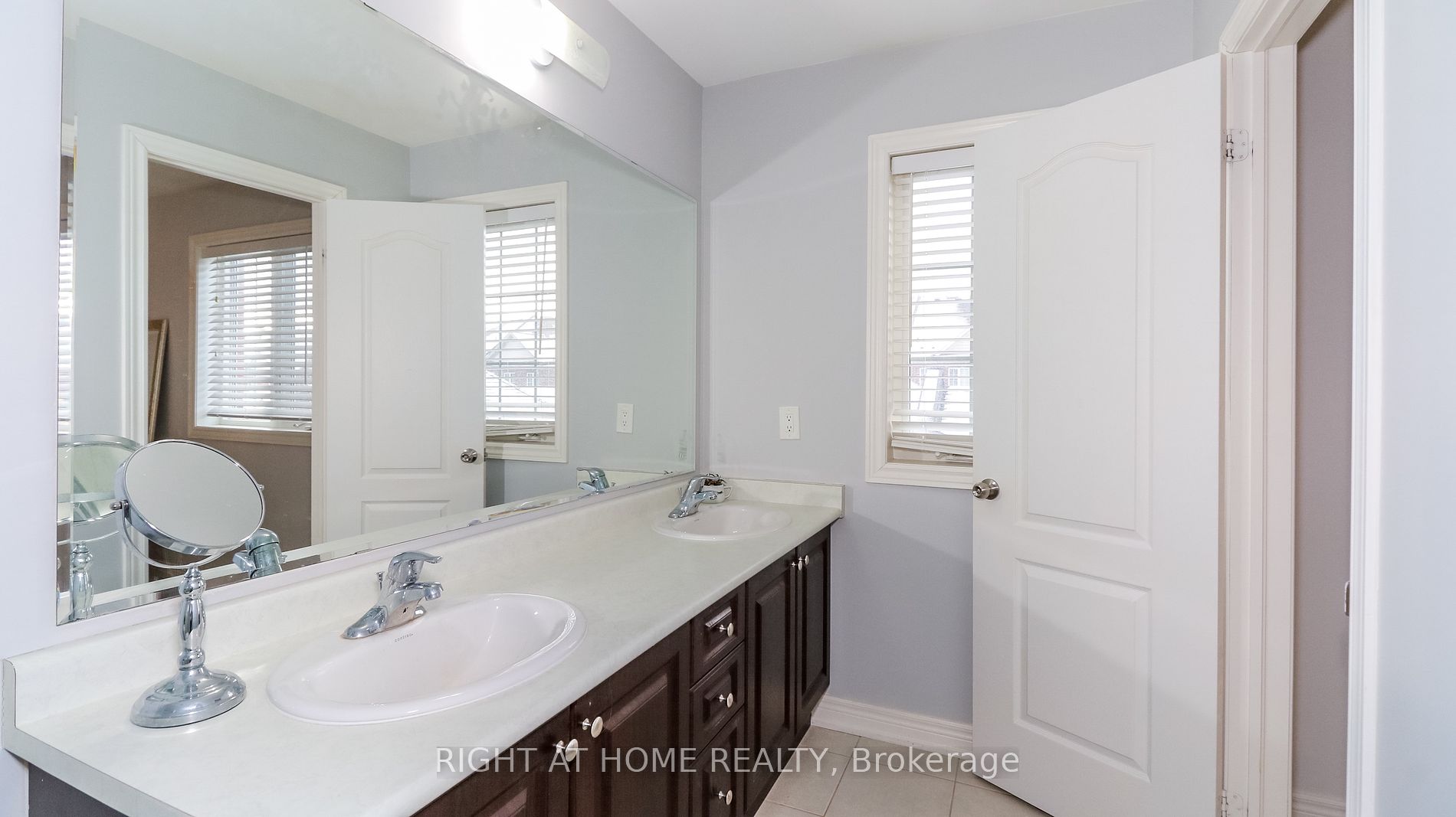 23 W Beechborough Cres
