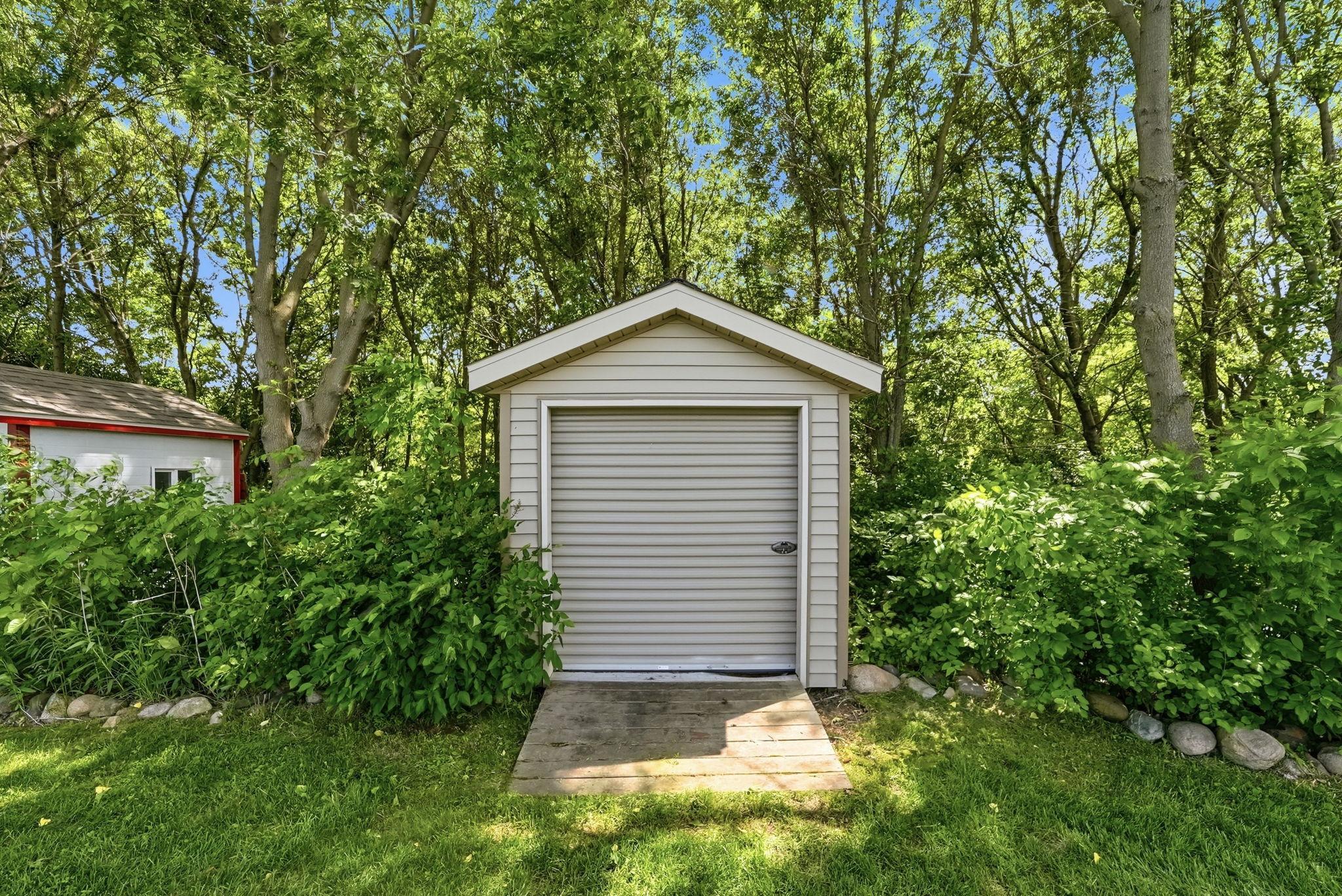 1306 Iris Lane NE