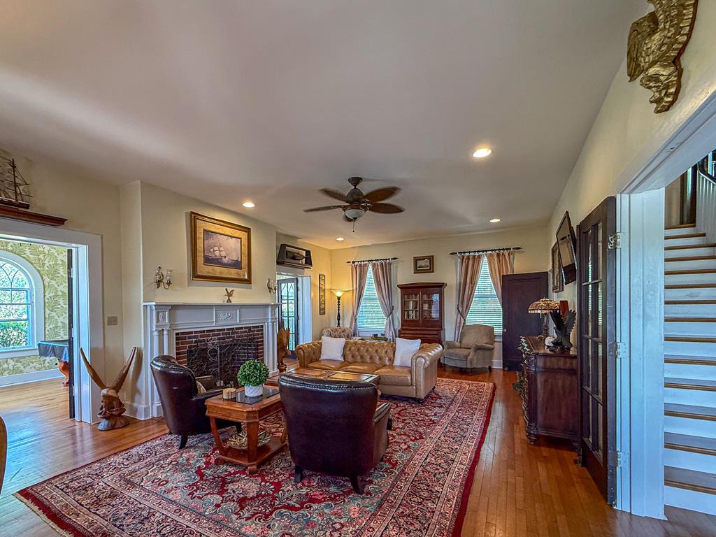212 Bay Ave 9A