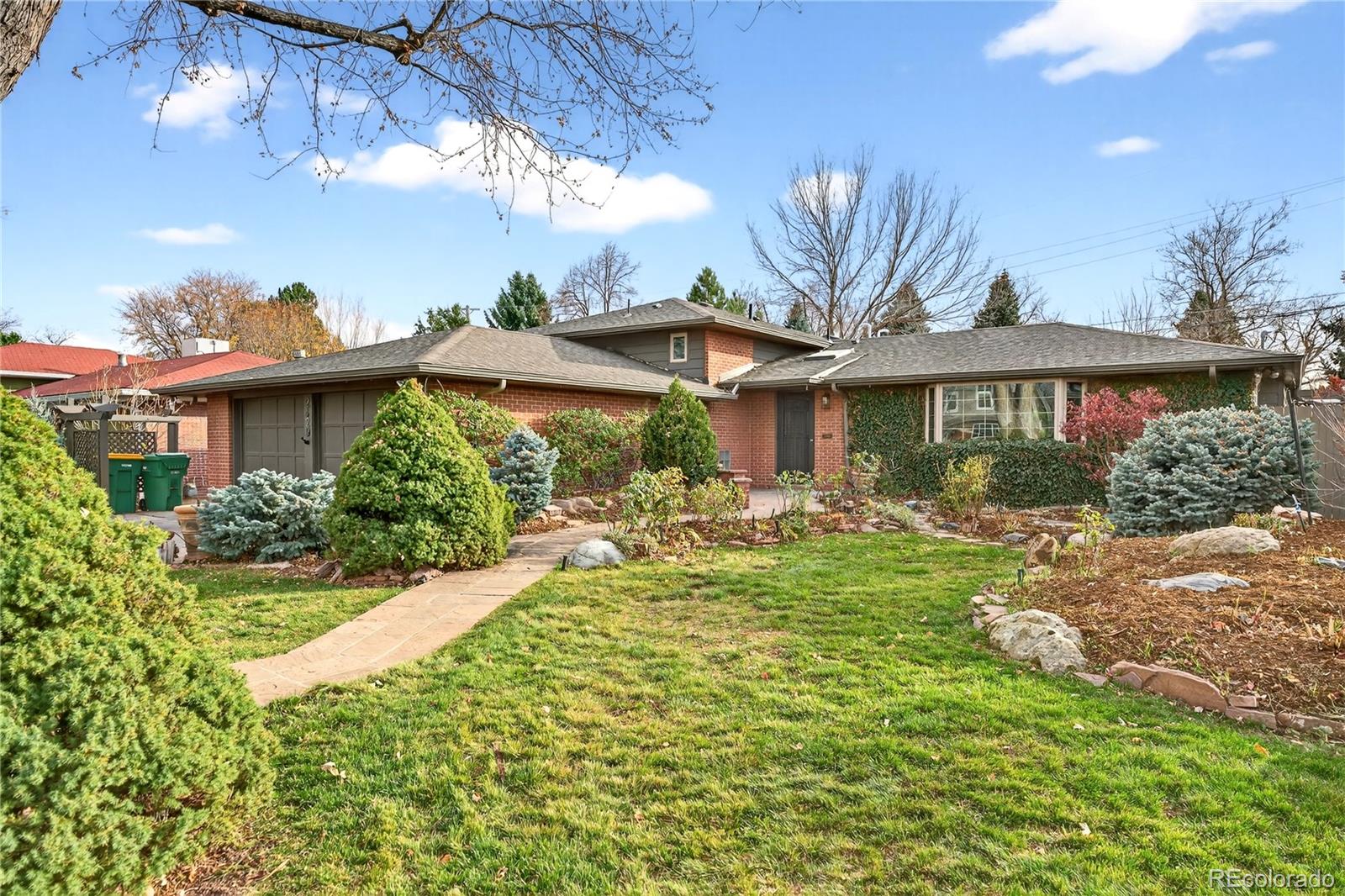 2429 S Leyden Street