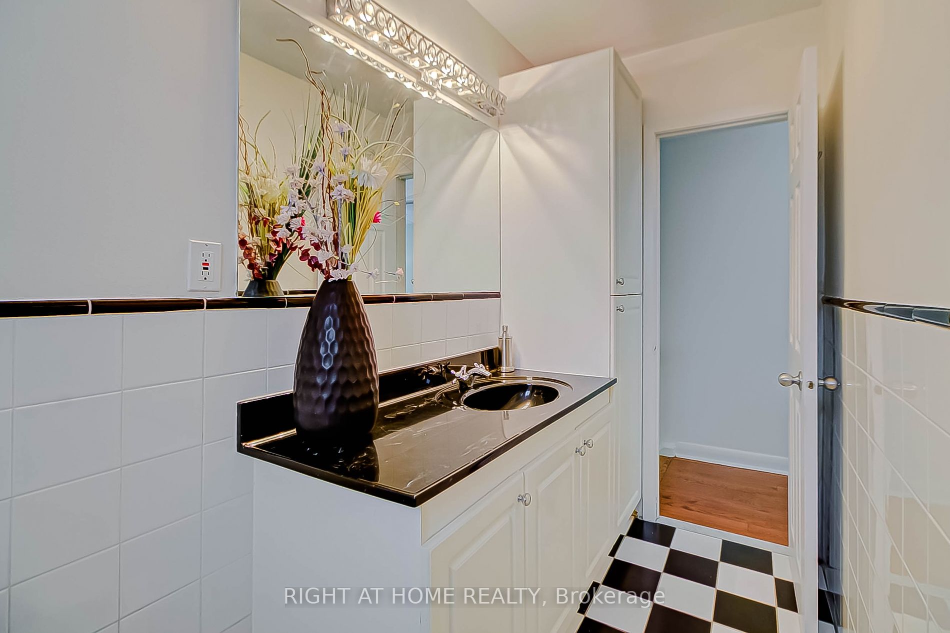 130 Cultra Sq