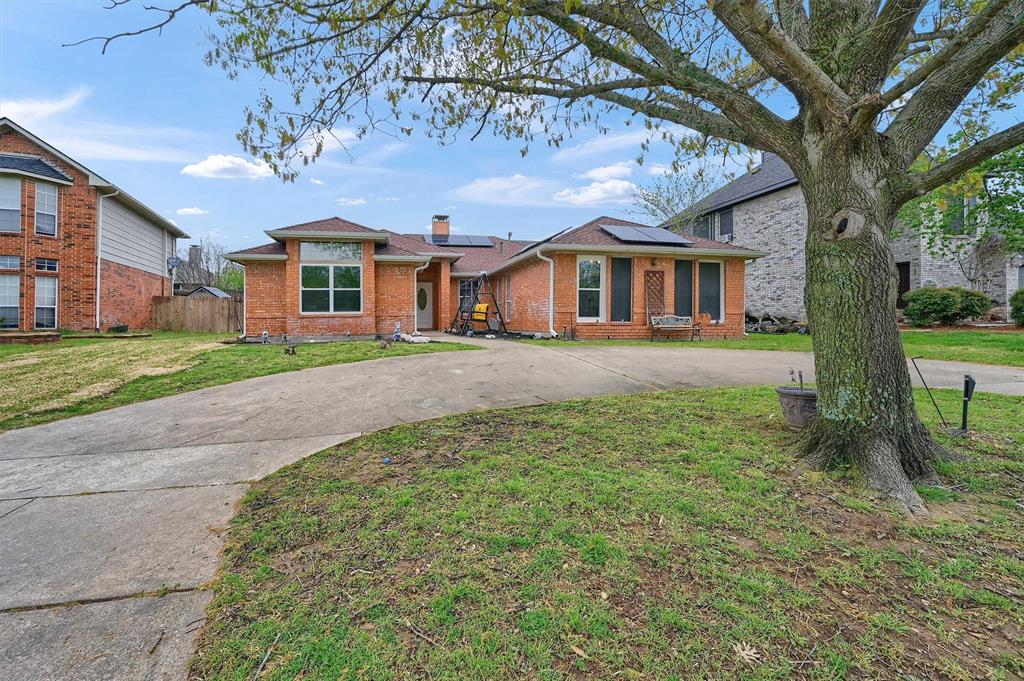 1933 Lakeview Circle