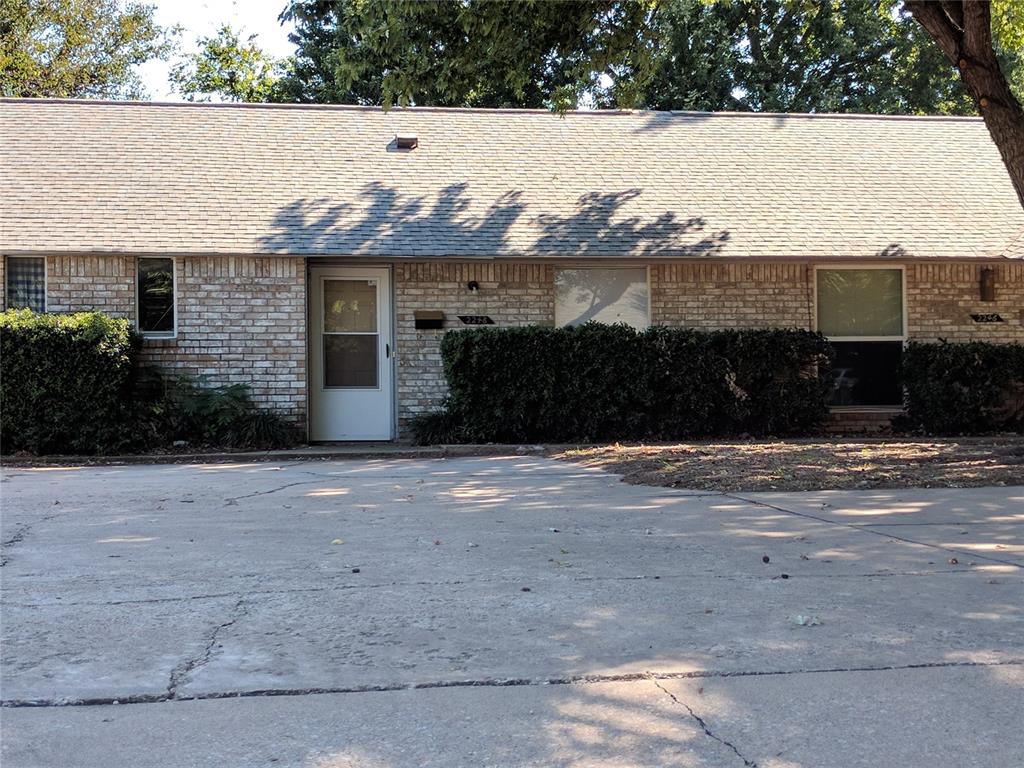 2 Bedroom, 1 Bathroom with approx 850 Sq. Ft. Comes with all kitchen appliances and washer and dryer hookups. It comes with a fenced yard and has new wood flooring in the living room (not shown in pics)



Tenant pays Electric, Gas, and Water.
OGE, ONG, CITY OF NORMAN

Schools Nearby: Madison ES, Irving MS, Norman HS, OU

Pets Welcome (2 PET LIMIT):
1 Pet - $300 Deposit + $25/mo Pet Rent
2 Pet - $400 Deposit + $40/mo Pet Rent