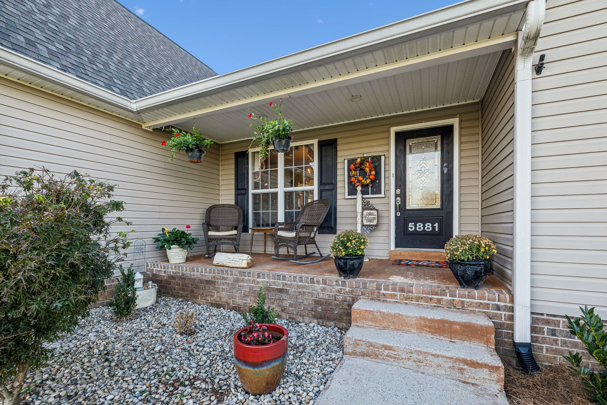 5881 Highway 31 W
