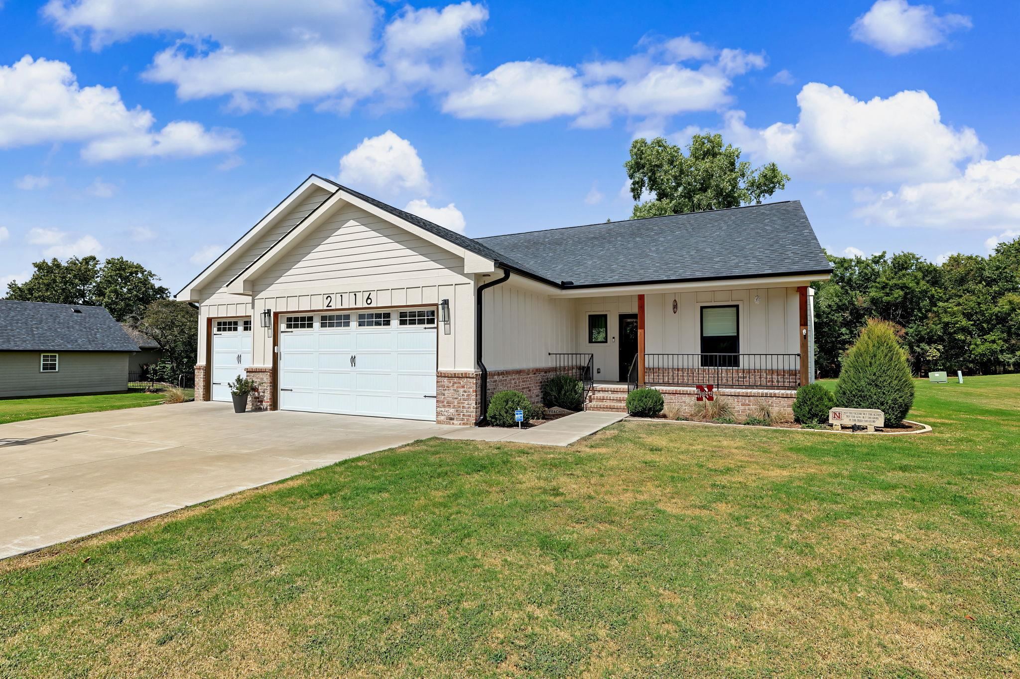 2116 Eastridge