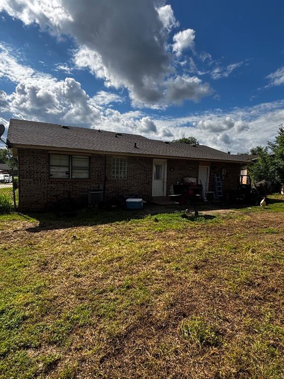 The property at 1208 Lauren Lane in Midwest City, Oklahoma, is situated in the Royal Meadows neighborhood, offering a tranquil suburban setting. Nearby, residents have access to essential amenities such as Willow Brook Elementary School, approximately 0.7 miles away, and Star Spencer High School, about 1.5 miles from the property. For healthcare needs, Midwest Regional Medical Center is located roughly 2.4 miles away.