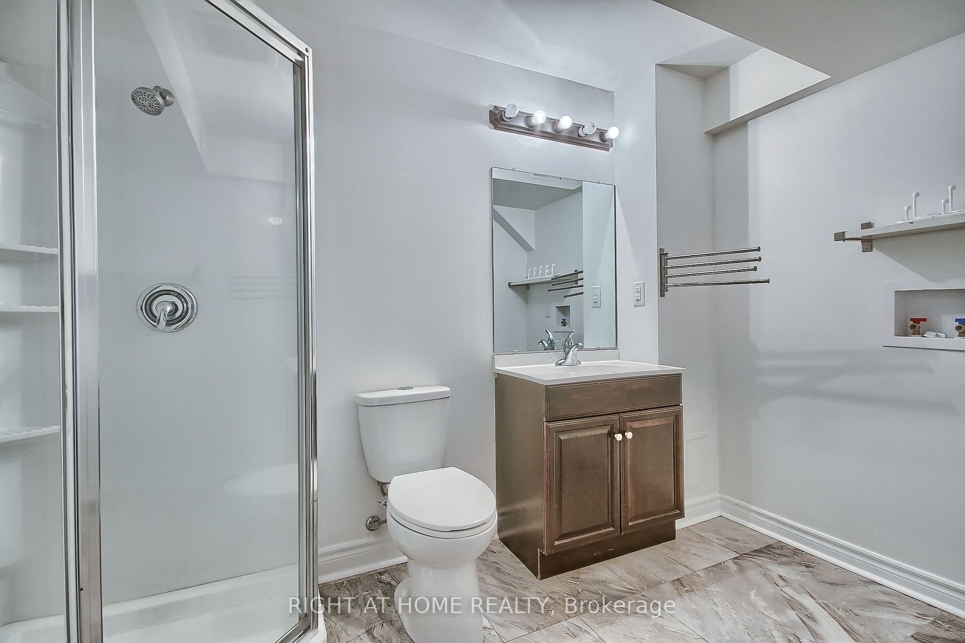 63 Paper Mills Cres