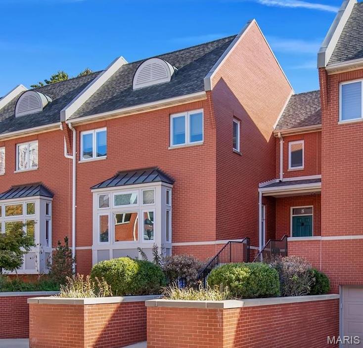 8 West Pine Court
