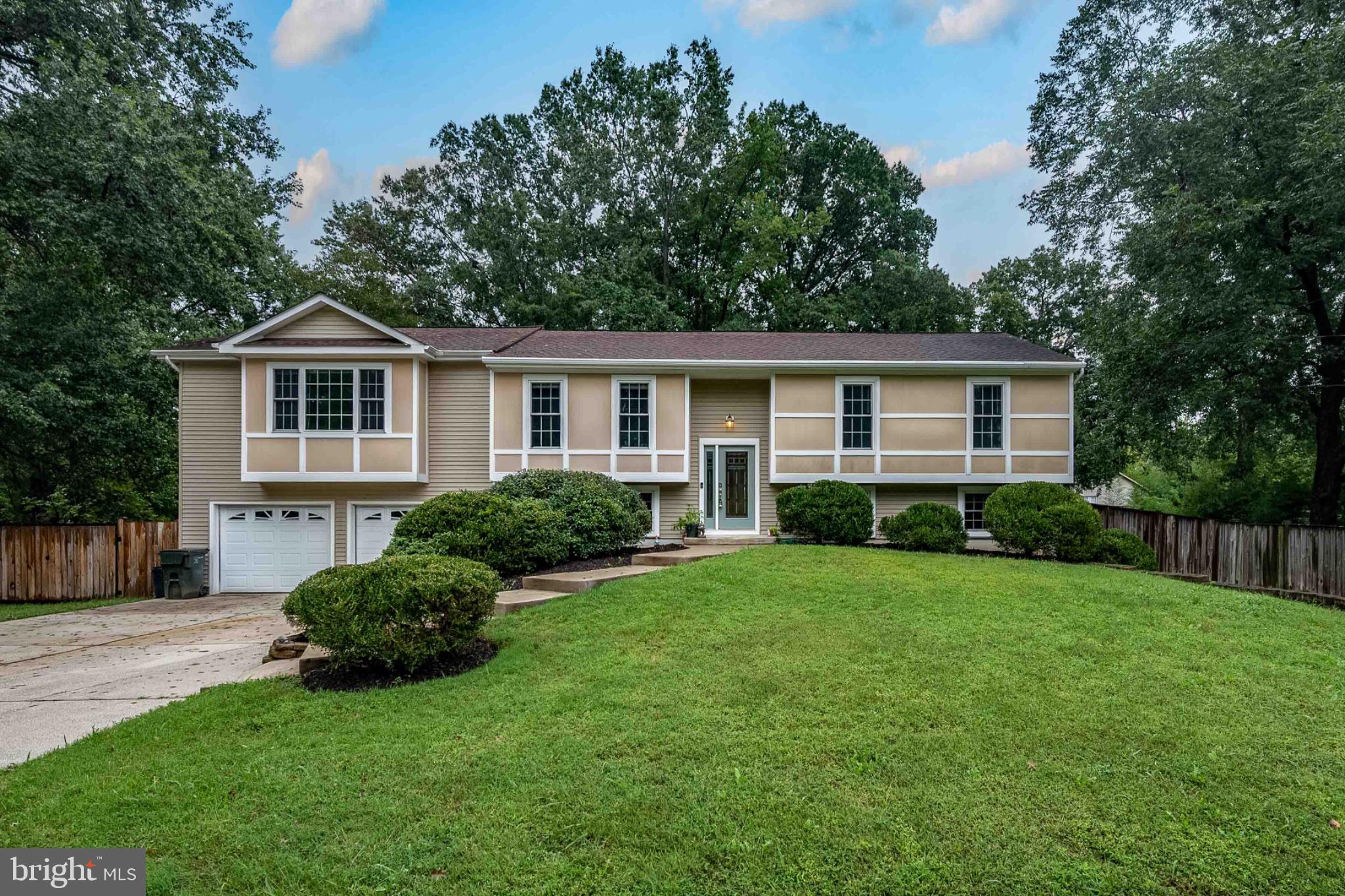 8725 Lea Lane
