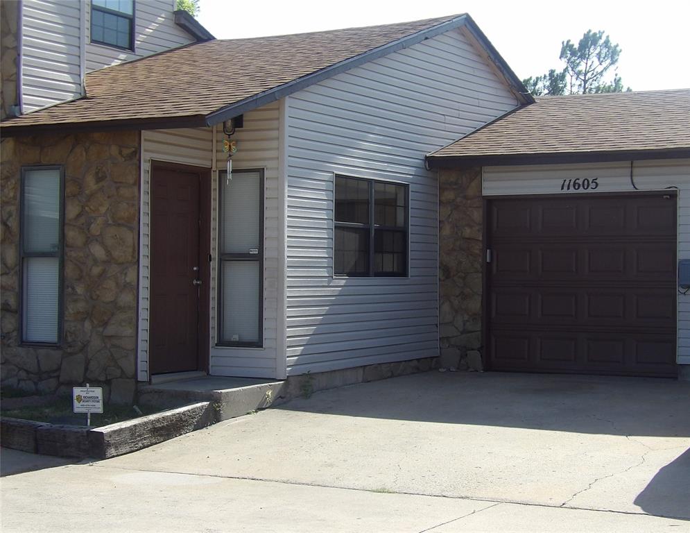 Updated 2-bed, 1-bath townhome in Chisholm Creek available 7/15. Renovated kitchen with appliances included. Central HVAC, fireplace, attached garage, and low-maintenance yard. No pets. 1-year lease. Rent $1,050/mo, deposit $1,050. Apply via Zillow.